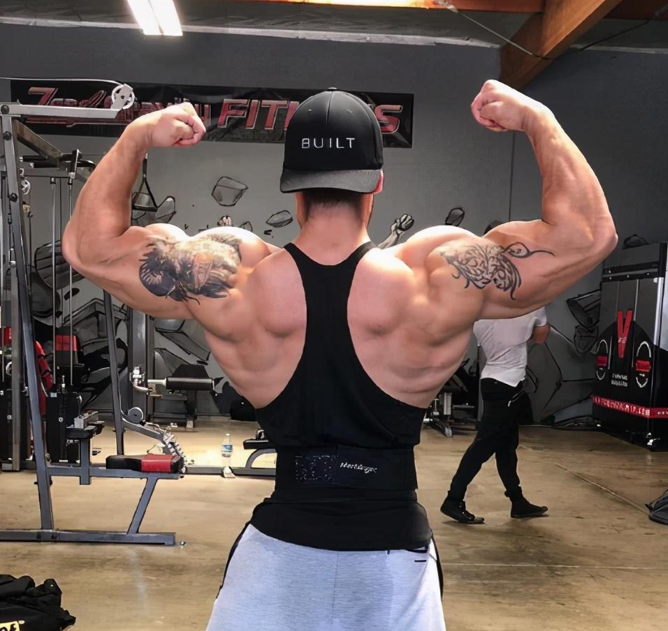 練出完美背肌，健身房這些器械不得不用